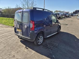krockskadad bil auto Fiat Fiorino 1.3 jtd 2010/7