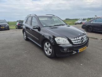 Mercedes ML 350 4 Matic picture 4