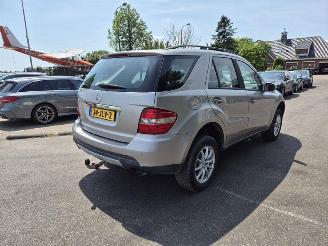 krockskadad bil auto Mercedes ML 350 4 matic 2005/7