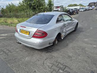 Vrakbiler auto Mercedes CLK 320 2002/6