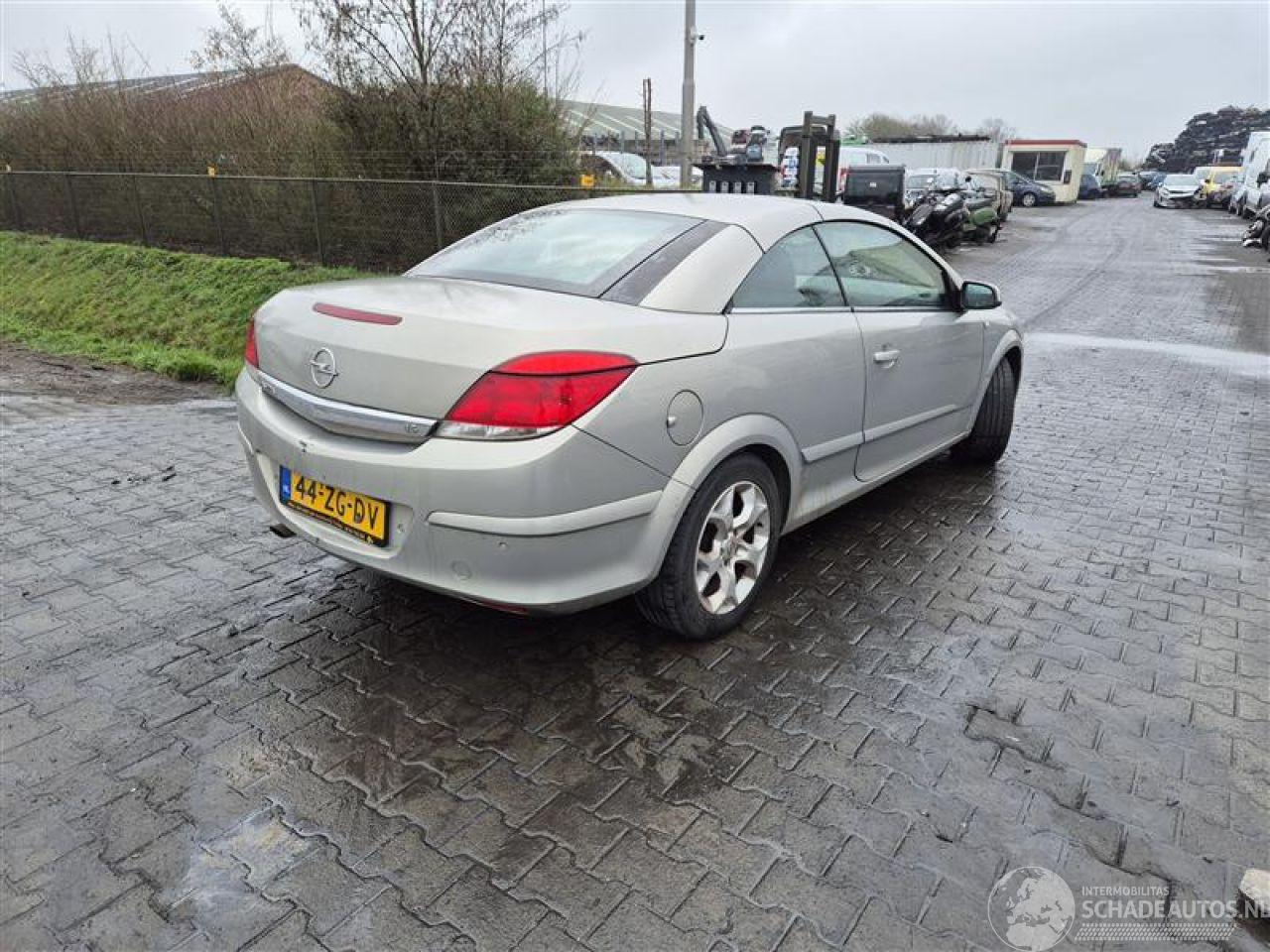 Opel Astra TwinTop 1.6 16v