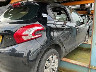 Vrakbiler auto Peugeot 208 208 I (CA/CC/CK/CL), Hatchback, 2012 / 2019 1.2 Vti 12V PureTech 82 2013/4