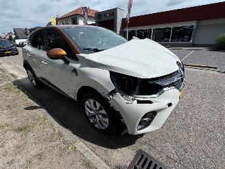 Renault Captur E-TECH PLUG-IN HYBRID  1598 cc picture 7