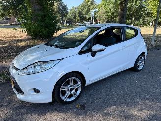 krockskadad bil auto Ford Fiesta 88 kW (120 PK)  1596 cc. 2011/1