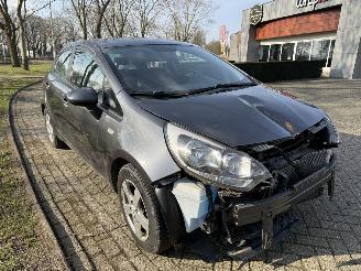 Kia Rio  picture 7