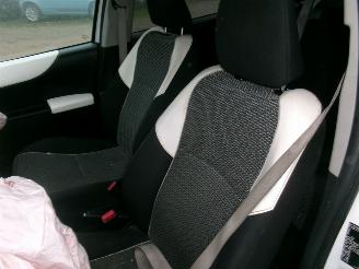 Toyota Yaris 1.3 Design 5 Drs picture 11