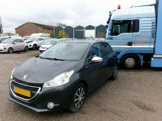skadebil auto Peugeot 208 1.2 Allure 5 Drs 2013/9