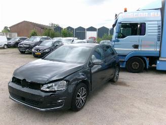 krockskadad bil auto Volkswagen Golf 1.2 -5 Drs Allstar 2016/3