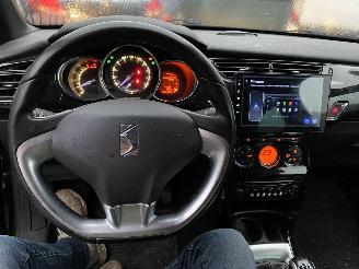 Citroën DS3 e-HDI 1.6 So Chic picture 2