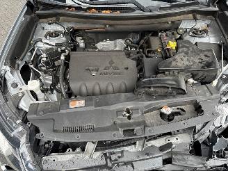 Mitsubishi Outlander 2.0 16V 4x2 SUV  Benzine 1.998cc 110kW (150pk) picture 15