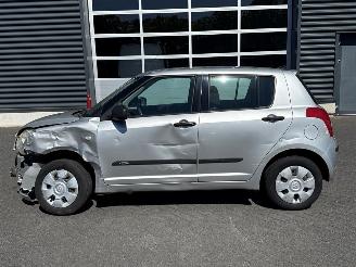 Suzuki Swift 1.3 VVT 16V Hatchback  Benzine 1.328cc 68kW (92pk) FWD picture 2