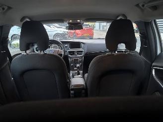 Volvo V-40 1.6 T2 GTDi 16V Hatchback 4Dr Benzine 1.596cc 88kW (120pk) FWD picture 9
