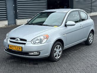 skadebil auto Hyundai Accent 1.4i 16V Hatchback  Benzine 1.399cc 71kW (97pk) FWD 2009/5