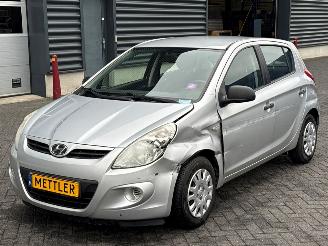 Voiture accidenté Hyundai I-20 1.2i 16V Hatchback  Benzine 1.248cc 57kW (77pk) FWD 2012/2