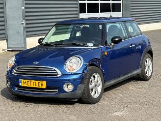 damaged passenger cars Mini One 1.4 16V Hatchback  Benzine 1.397cc 70kW (95pk) FWD 2008/2