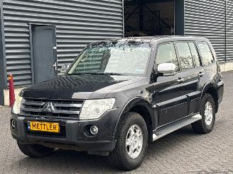 damaged passenger cars Mitsubishi Pajero 7 pers 3.0 V6 24V Jeep/SUV  Benzine 2.972cc 133kW (181pk) 4x4 2007/1