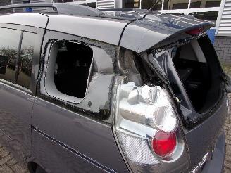 Mazda 5 2.0 EXECUTIVE 7 PERSOONS Met Gebruikte onderdelen erbij picture 8