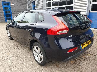 Volvo V-40 2.0 D2 Momentum Business picture 3