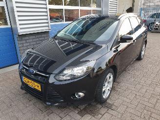 skadebil auto Ford Focus 1.0 EcoBoost Trend schadevrij 2012/11