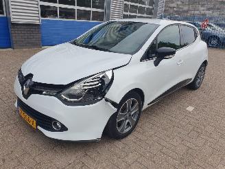 krockskadad bil auto Renault Clio 0.9 TCe ECO Night&Day 2016/6