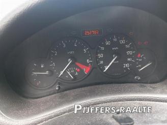 Peugeot 206 206 (2A/C/H/J/S), Hatchback, 1998 / 2012 1.6 16V picture 10