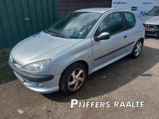 Peugeot 206 206 (2A/C/H/J/S), Hatchback, 1998 / 2012 1.6 16V picture 2
