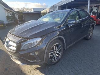 krockskadad bil auto Mercedes GLA 200 Prestige AUTOMAAT PRACHTIG!!! 2015/4
