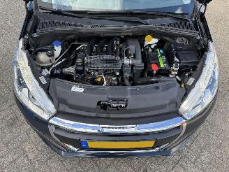 Peugeot 208 1.2 PURE TECH BLUE LION picture 14