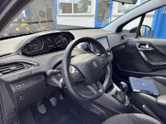 Peugeot 208 1.2 PURE TECH BLUE LION picture 19