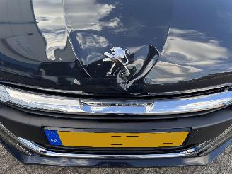 Peugeot 208 1.2 PURE TECH BLUE LION picture 10