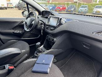 Peugeot 208 1.2 PURE TECH BLUE LION picture 15
