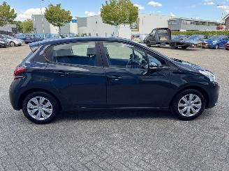 Peugeot 208 1.2 PURE TECH BLUE LION picture 5