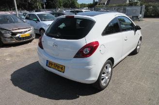 Opel Corsa 1.4 16v Color edition picture 4