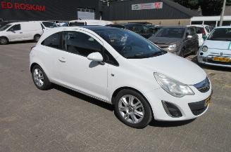 Opel Corsa 1.4 16v Color edition picture 2