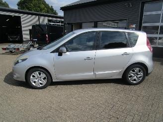 Renault Scenic 1.5 DCI Dynamique picture 2