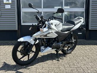 krockskadad bil motor Honda CBF 125 A1 2013/6