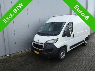 bruktbiler bedrijf Peugeot Boxer 335 2.2 BlueHDi 140 L2H2 Premium LET OP 1 E VERSNELING STUK WEL GEWOON RIJDBAAR !!!!!! 2020/8