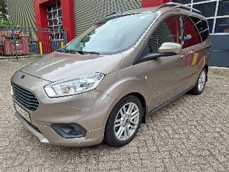 skadebil auto Ford Tourneo Courier  2020/9
