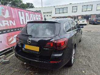 Opel Astra 1.4 cosmo sports tourer picture 4