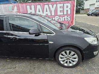Opel Astra 1.4 cosmo sports tourer picture 2