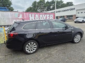 Opel Astra 1.4 cosmo sports tourer picture 3