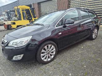 Opel Astra 1.4 cosmo sports tourer picture 6