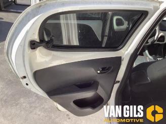 Peugeot 108 108, Hatchback, 2014 1.0 12V picture 12