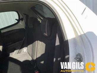 Peugeot 108 108, Hatchback, 2014 1.0 12V picture 22