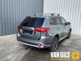 Mitsubishi Outlander Outlander (GF/GG), SUV, 2012 / 2022 2.0 16V PHEV 4x4 picture 3