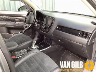 Mitsubishi Outlander Outlander (GF/GG), SUV, 2012 / 2022 2.0 16V PHEV 4x4 picture 15