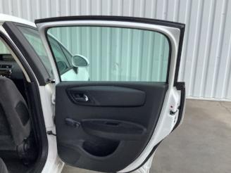 Citroën C4 1.4 16V Hatchback 4Dr Benzine 1.360cc 66kW (90pk) picture 19