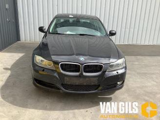 Vrakbiler auto BMW 3-serie 3 serie (E90), Sedan, 2005 / 2011 318i 16V 2011/1