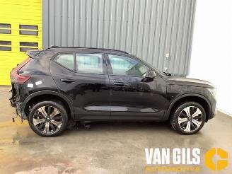 Vrakbiler auto Volvo XC40 XC40 (XZ), SUV, 2017 Recharge 70 kWh 2022/10