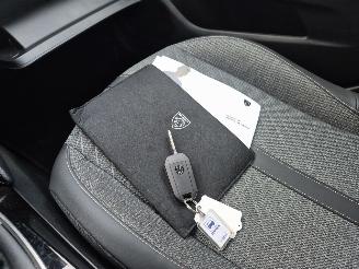 Peugeot 208 1.2 PureTech 100 Allure picture 16